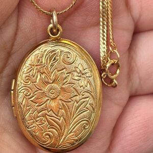 Walter E. Hayward Victorian Gold Filled Oval Locket Necklace